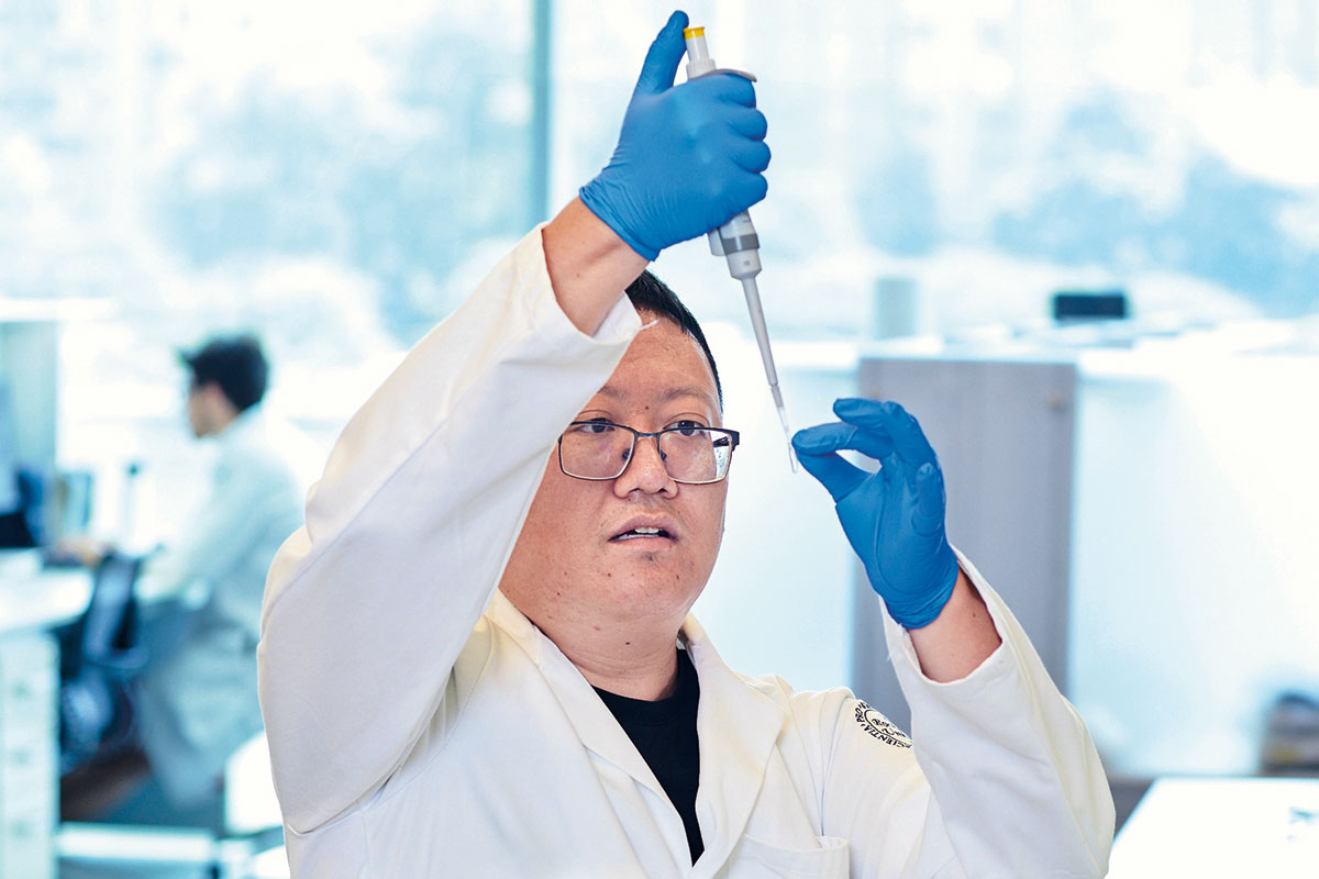 Junyue Cao uses lab equipment in lab.